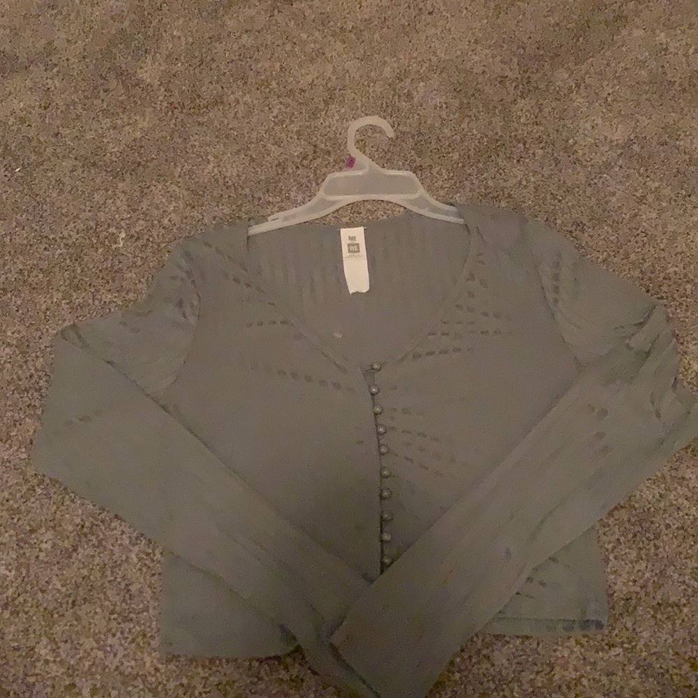 Sage green me to we pacsun crop Tom